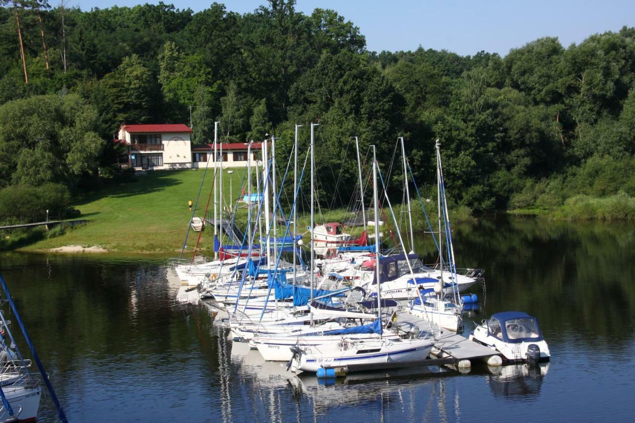 Yacht Club Barrandov Hotel Kozli u Orlika Exterior photo